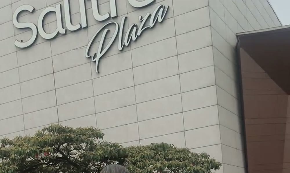 Centro Comercial Salitre Plaza