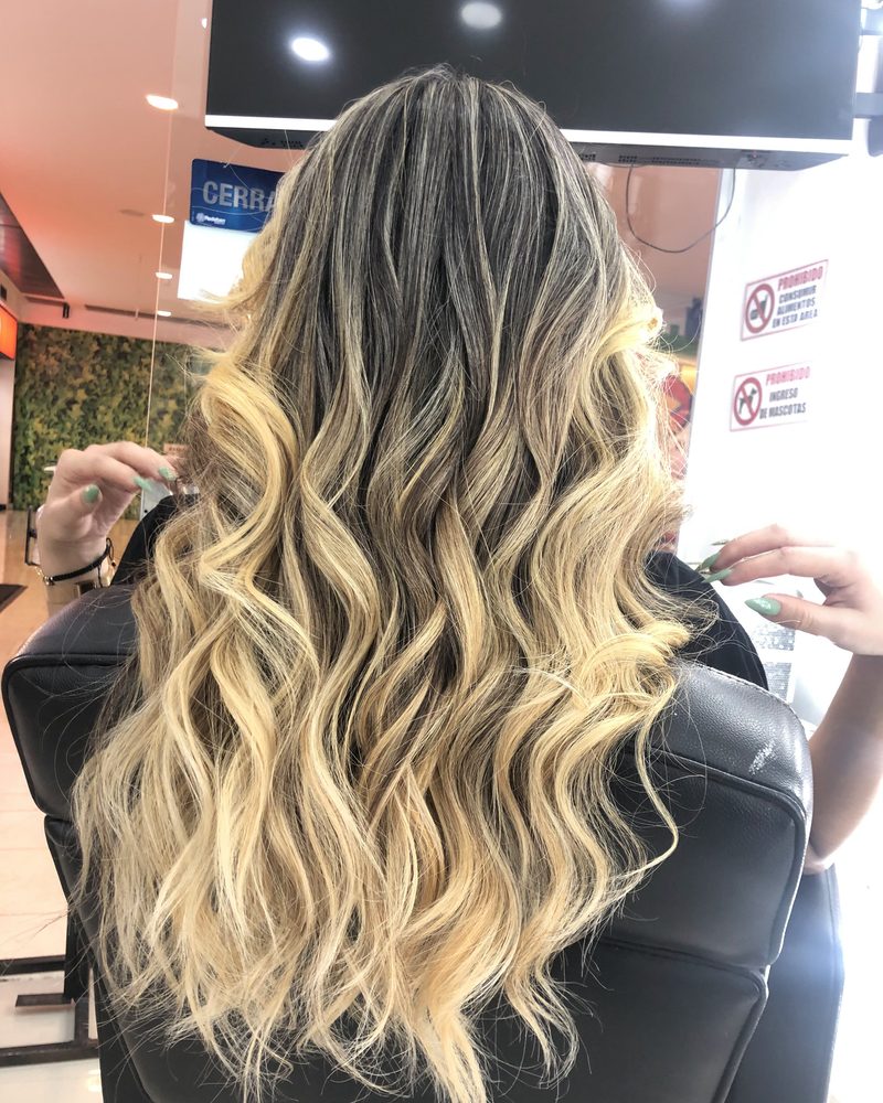 Balayage con ondas marcadas, vista de espalda